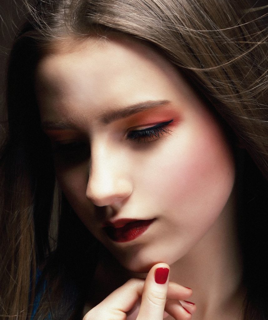 découvrez les causes et solutions efficaces pour arrêter de se ronger les ongles. apprenez des techniques pratiques pour surmonter cette habitude courante et retrouver des ongles sains et beaux.