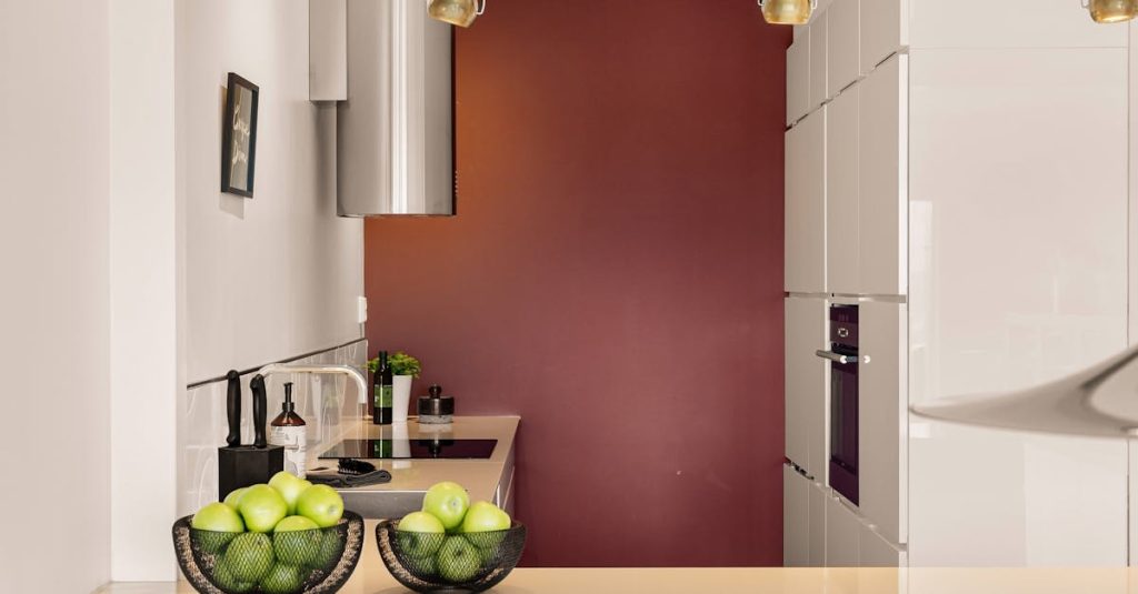 découvrez nos astuces efficaces pour nettoyer votre cuisinière à gaz ou électrique. apprenez les meilleures techniques et produits pour un nettoyage en profondeur, afin de retrouver une surface impeccable et éviter les taches tenaces.