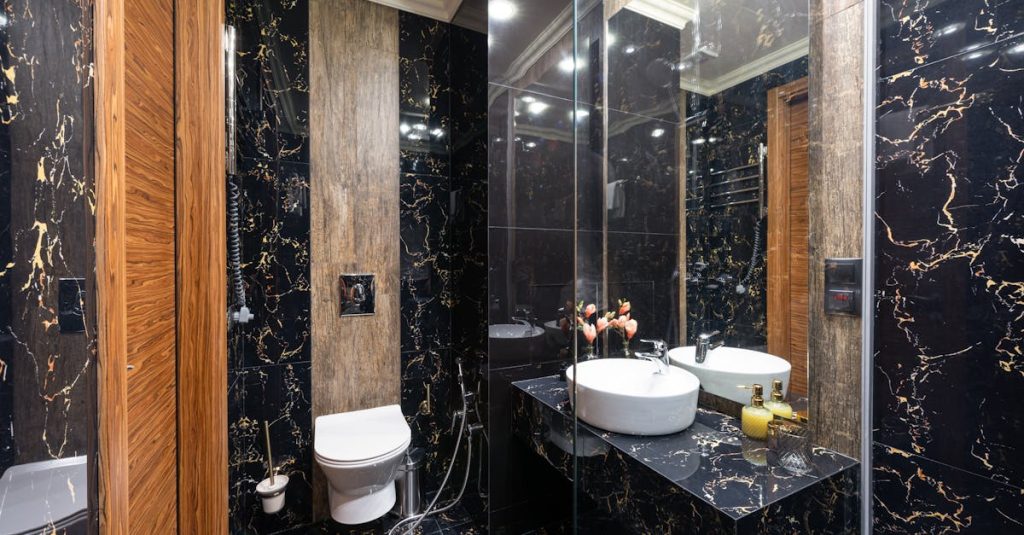 découvrez les bienfaits du savon noir, un produit naturel aux multiples vertus pour la peau. idéal pour l'hydratation et le gommage, le savon noir est un indispensable de votre routine beauté. plongez dans l'univers des soins traditionnels et adoptez une peau douce et éclatante.