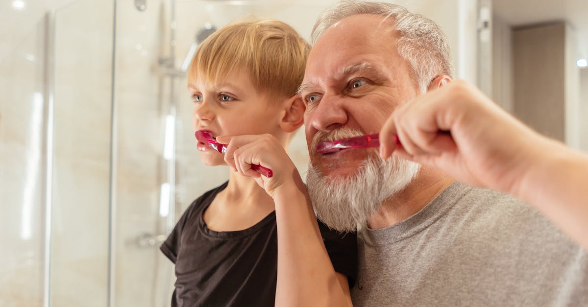 découvrez des astuces simples et efficaces pour nettoyer votre brosse à dents. apprenez comment maintenir une hygiène bucco-dentaire optimale et prolonger la durée de vie de votre brosse à dents avec nos conseils pratiques.