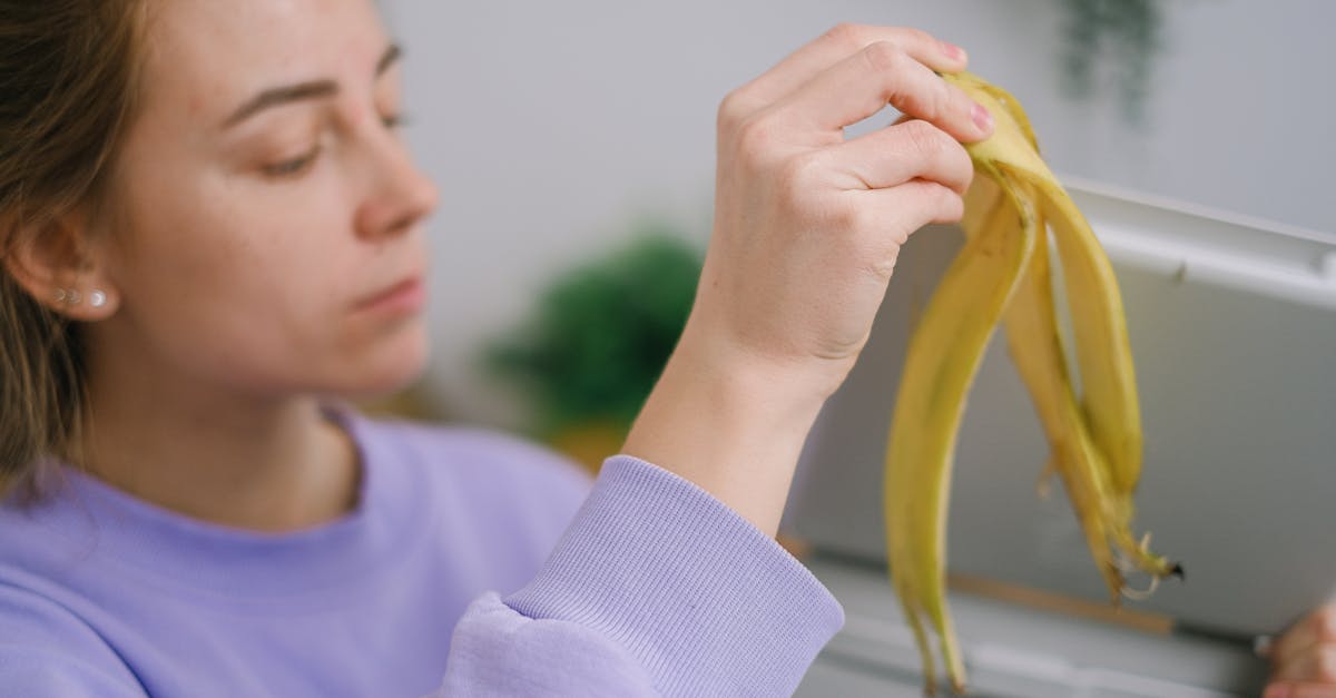 découvrez l'art du compostage, une méthode écologique pour transformer vos déchets organiques en un amendement naturel riche en nutriments, idéal pour enrichir votre jardin et promouvoir une agriculture durable.